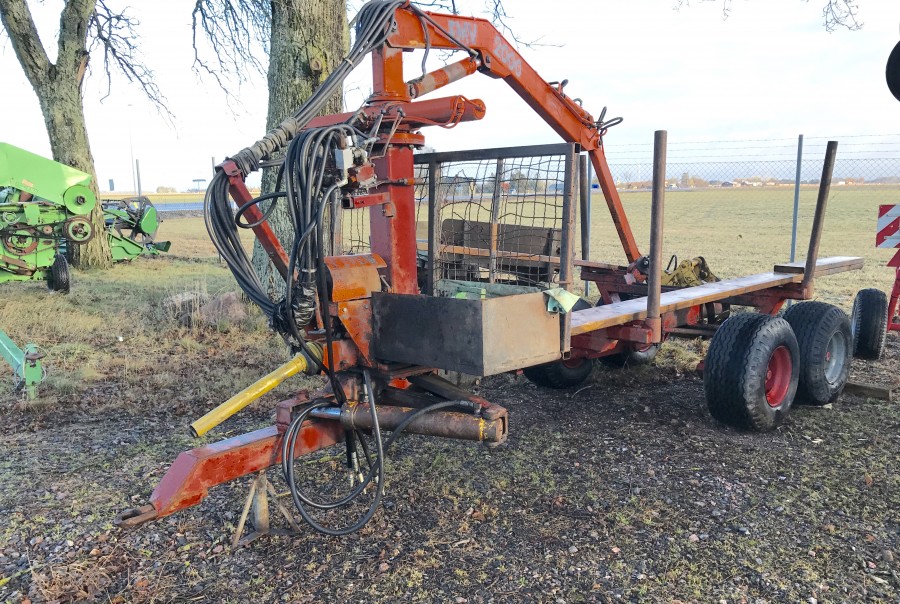 Skogsvagn m FMV 2000 Kran