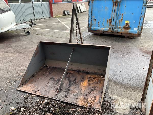 Skopa för pallgafflar, med tipp