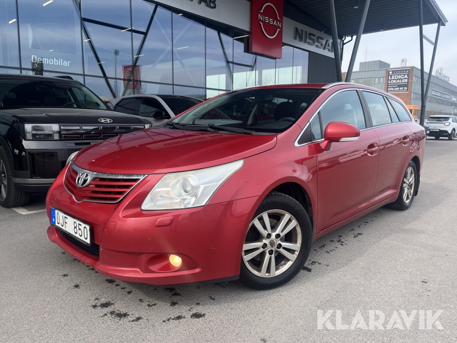 Toyota Avensis 2,0 Kombi 150hk Vinterhjul + Drag