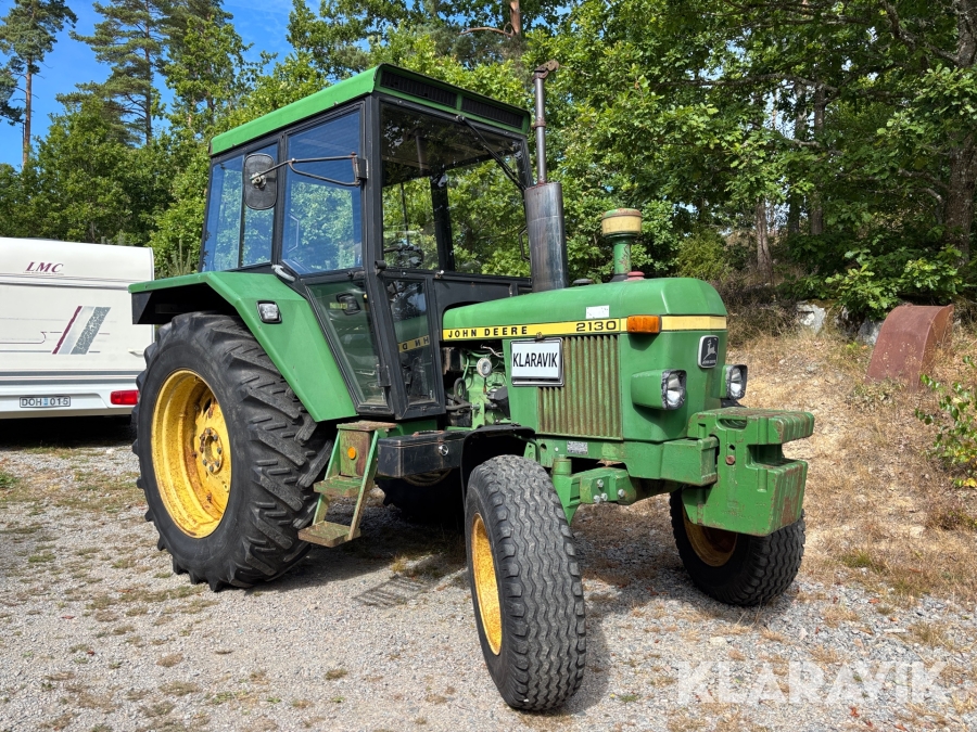 Traktor John Deere 2130