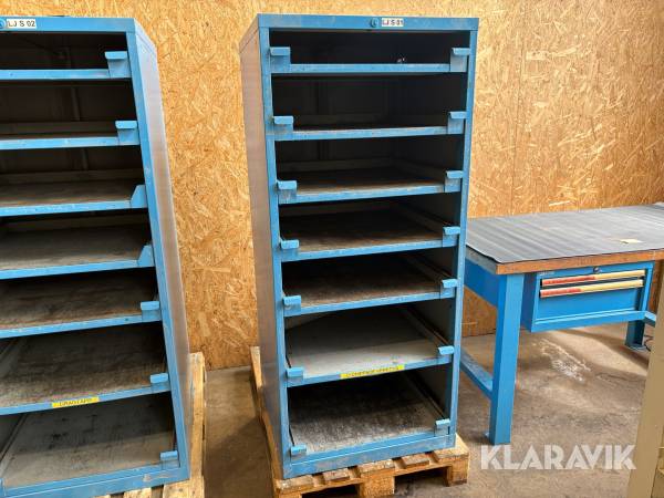 Hylla med utdragsenheter Lista