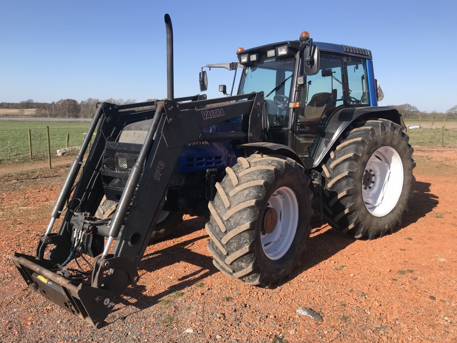 Traktor med lastare Valtra X120