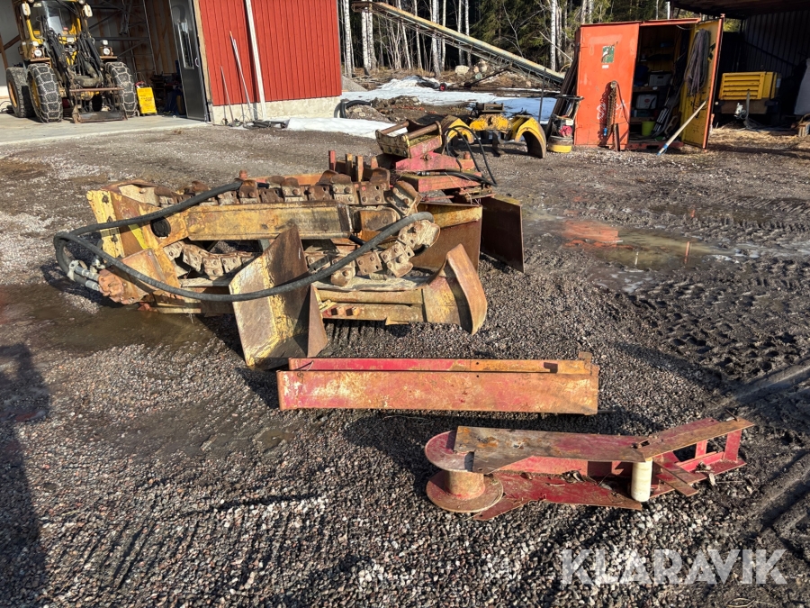 Kedjegrävare Grävack med återfyllnadsplog