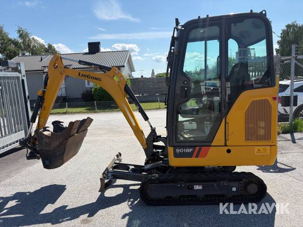 Grävmaskin LiuGong 9018F med flera redskap
