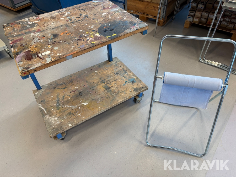 Arbetsbänk på hjul & pappersrullehållare
