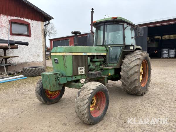 Traktor John Deere 4230