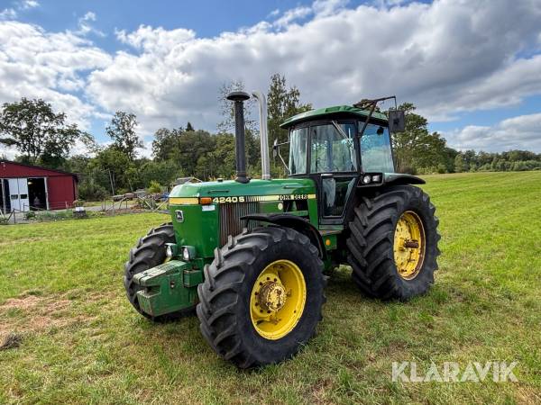 Traktor John Deere 4240S