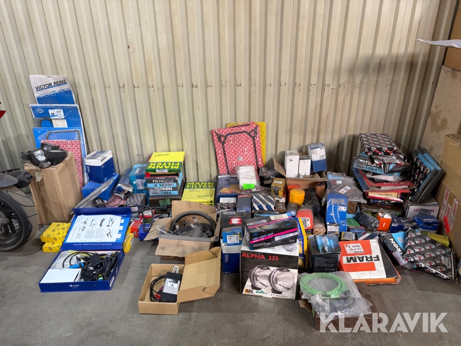 Parti med diverse reservdelar till personbil