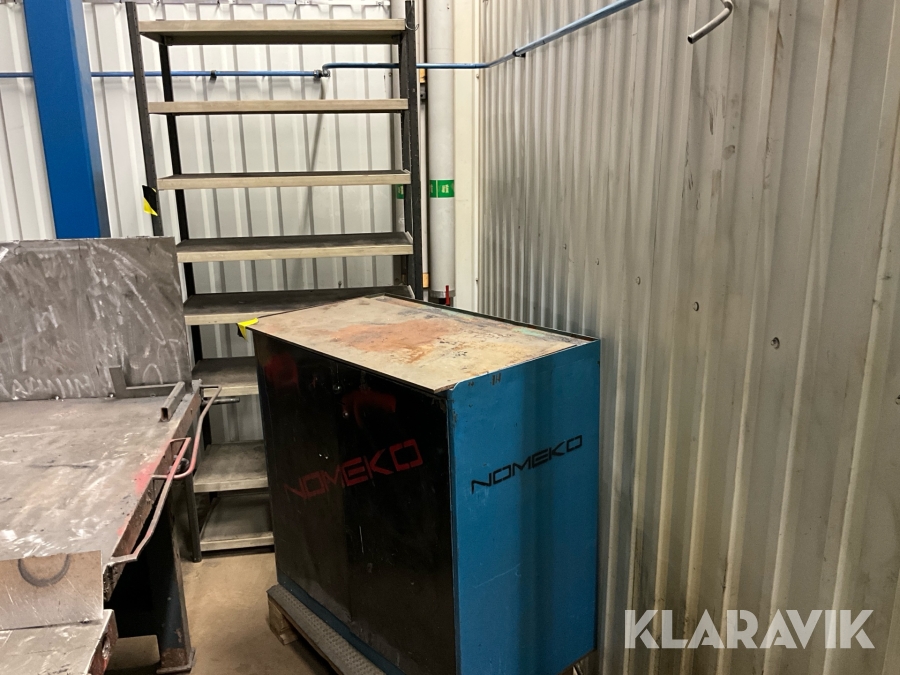 Svetsskåp och förvaringshylla