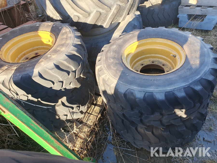 Entreprenaddäck 4st Dunlop 405/70R18 med fälg