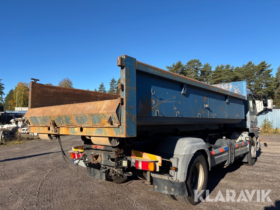 Lastväxlare Mercedes-Benz 1529 Atego med flak