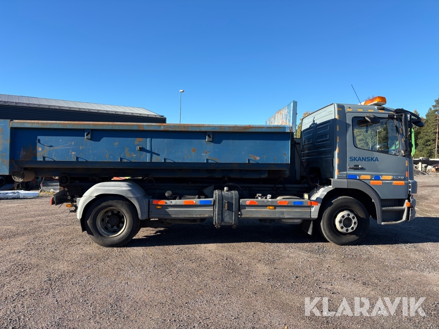 Lastväxlare Mercedes-Benz 1529 Atego med flak