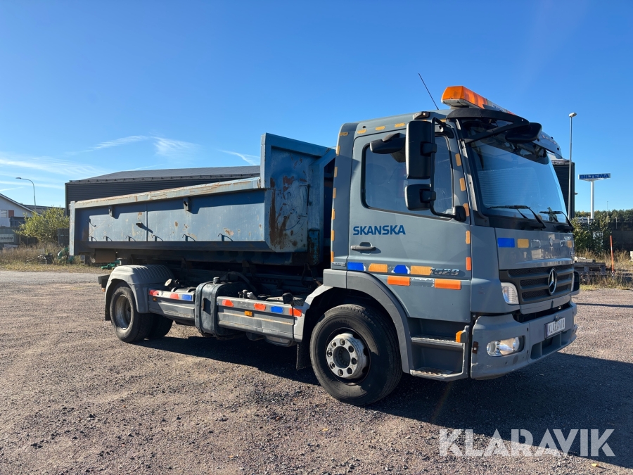 Lastväxlare Mercedes-Benz 1529 Atego med flak