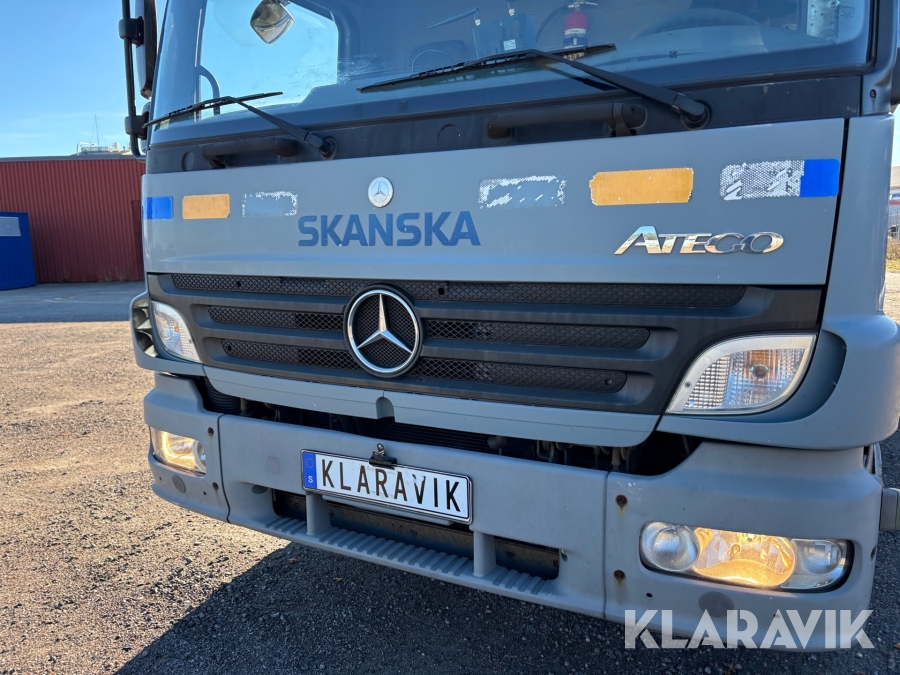 Lastväxlare Mercedes-Benz 1529 Atego med flak