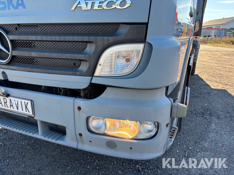 Lastväxlare Mercedes-Benz 1529 Atego med flak