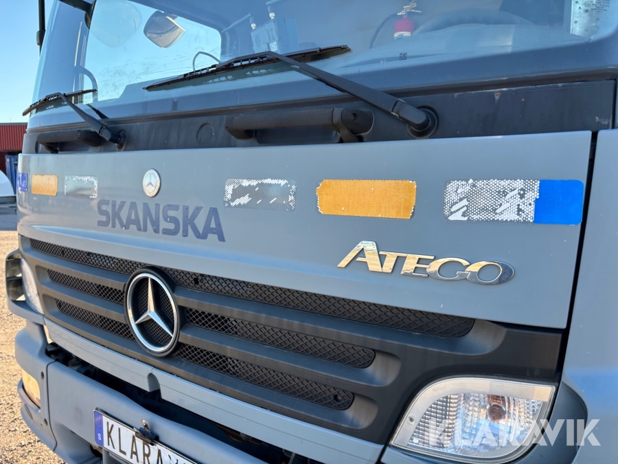 Lastväxlare Mercedes-Benz 1529 Atego med flak