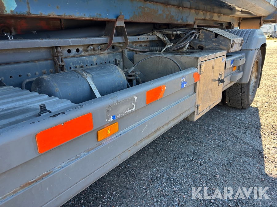 Lastväxlare Mercedes-Benz 1529 Atego med flak