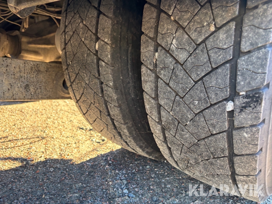 Lastväxlare Mercedes-Benz 1529 Atego med flak