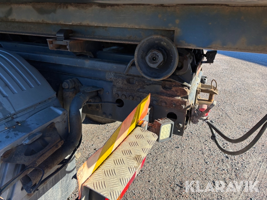 Lastväxlare Mercedes-Benz 1529 Atego med flak