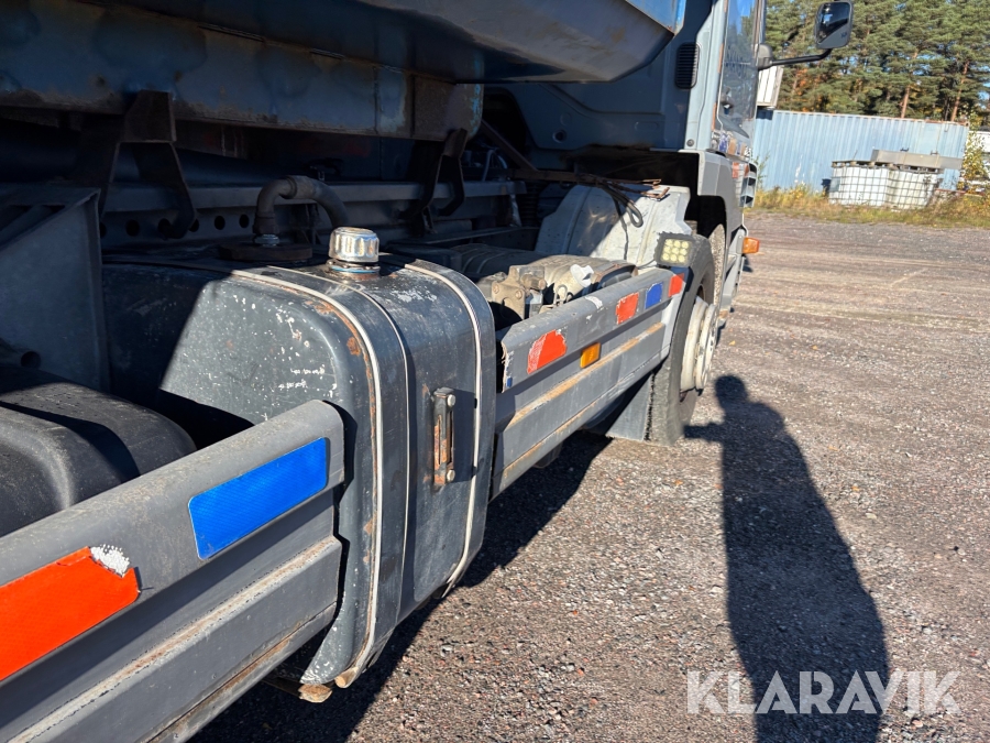 Lastväxlare Mercedes-Benz 1529 Atego med flak