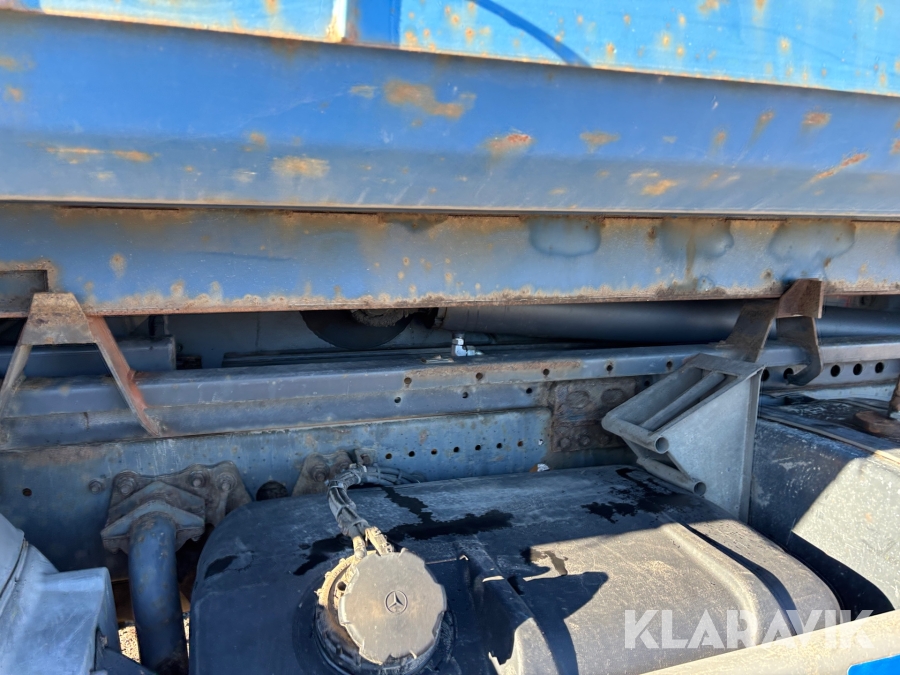 Lastväxlare Mercedes-Benz 1529 Atego med flak