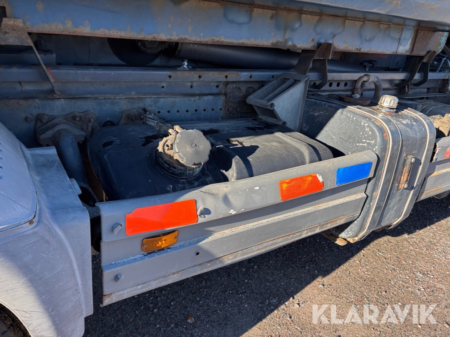 Lastväxlare Mercedes-Benz 1529 Atego med flak