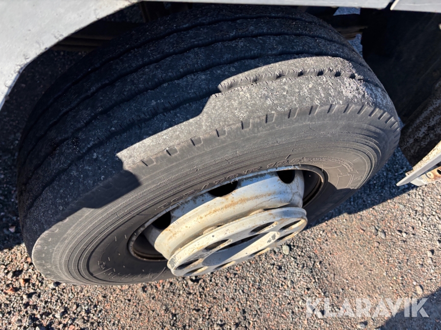 Lastväxlare Mercedes-Benz 1529 Atego med flak
