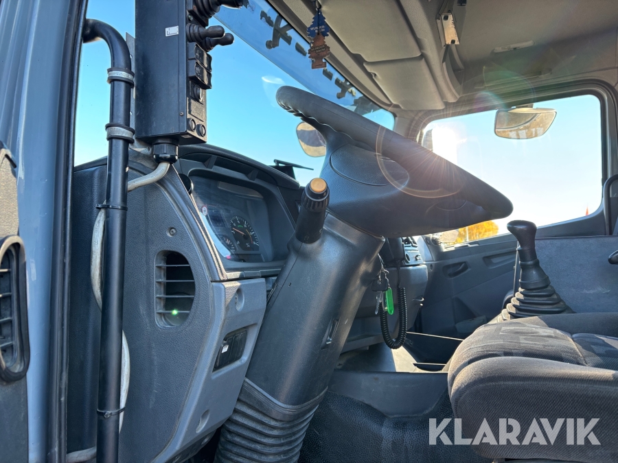 Lastväxlare Mercedes-Benz 1529 Atego med flak