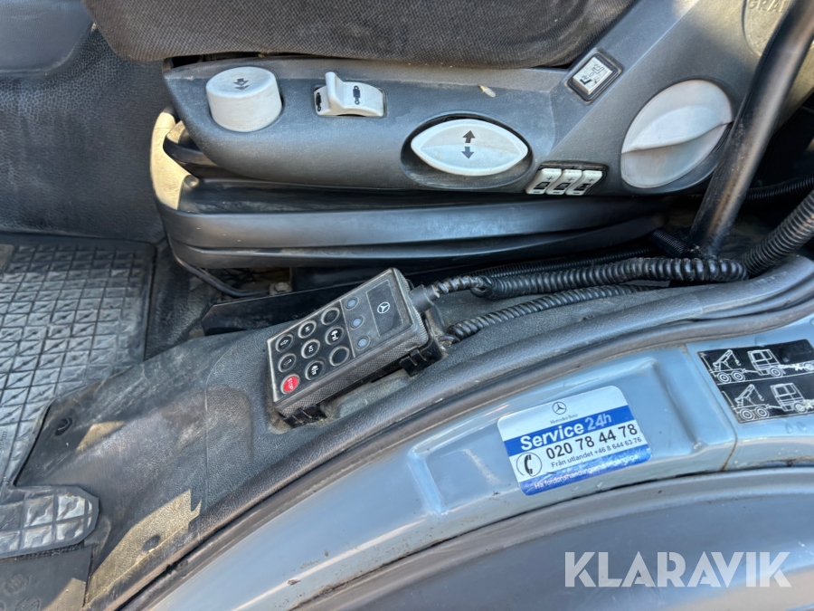 Lastväxlare Mercedes-Benz 1529 Atego med flak