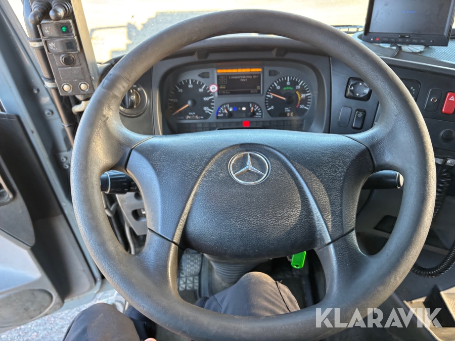 Lastväxlare Mercedes-Benz 1529 Atego med flak