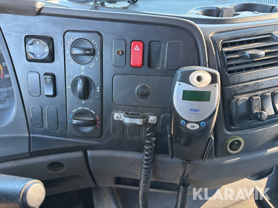 Lastväxlare Mercedes-Benz 1529 Atego med flak