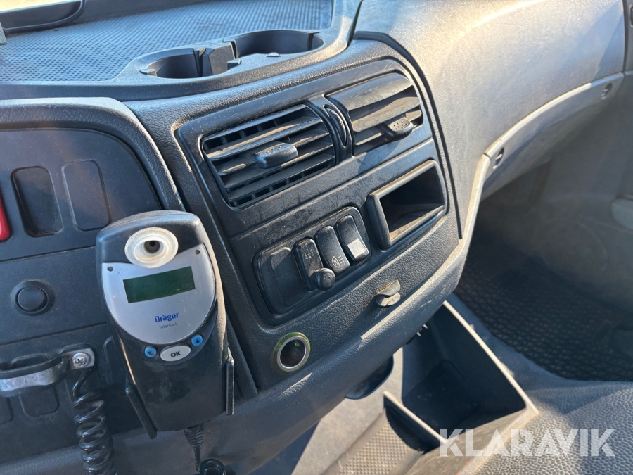 Lastväxlare Mercedes-Benz 1529 Atego med flak