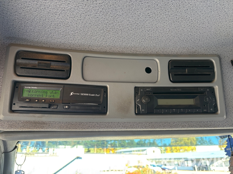 Lastväxlare Mercedes-Benz 1529 Atego med flak