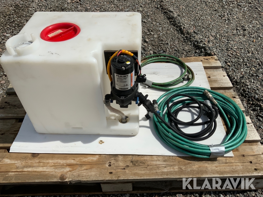 Vattentank med pump Osculati