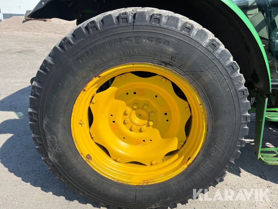 Traktor John Deere 5820, Vänersborg, Klaravik auktioner