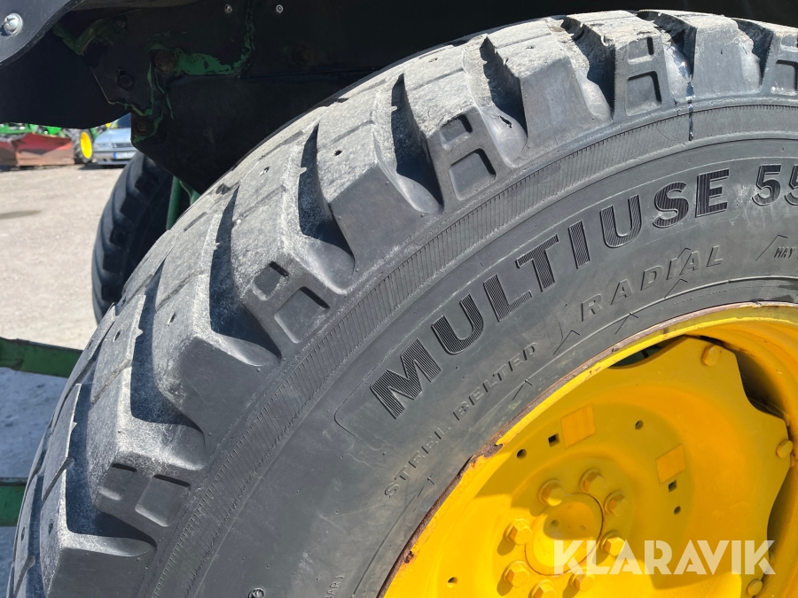 Traktor John Deere 5820, Vänersborg, Klaravik auktioner