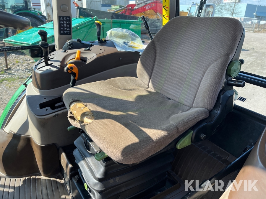 Traktor John Deere 5820, Vänersborg, Klaravik auktioner