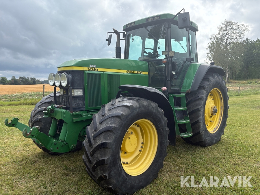 Traktor John Deere 7710