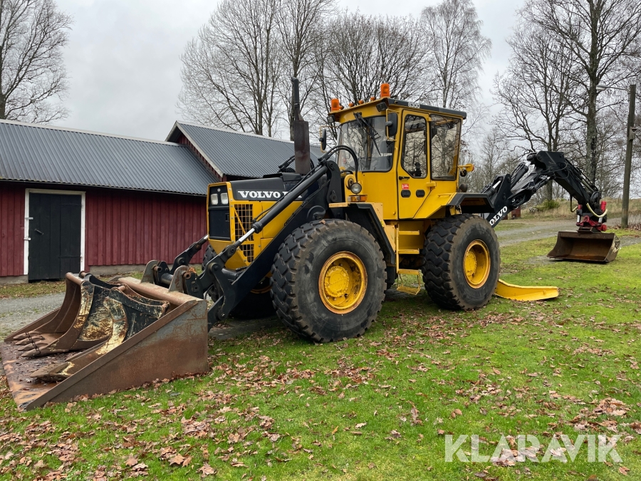 Grävlastare / Traktorgrävare Volvo BM 6300 med redskap och tiltrotator