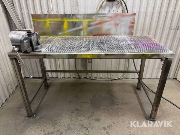 Arbetsbänk med kärl och skruvstäd