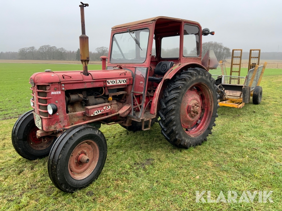 Traktor Volvo BM Boxer 350 med släpvagn