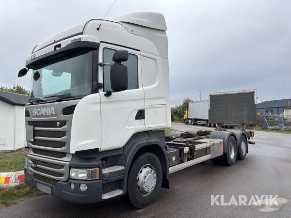 Chassi Scania R 450 6x2 med bakgavellift