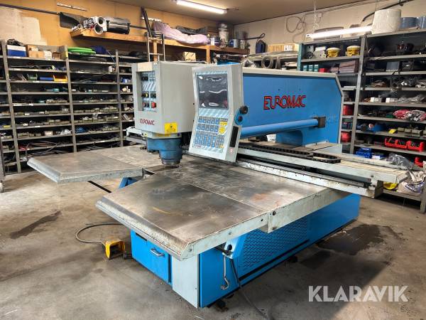Hydraulisk CNC-styrd Stansmaskin Euromac CX 1250/30 med tångmatning och automatiskt omtag