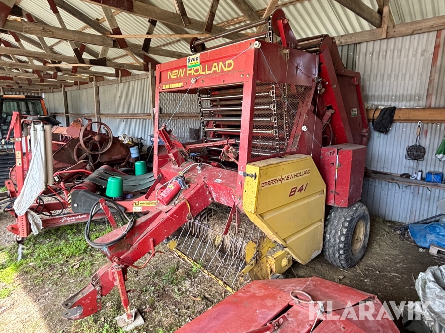Rundbalspress New Holland 841