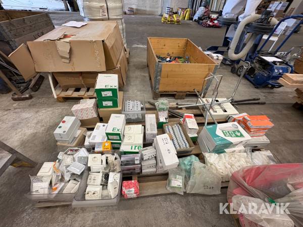 Parti med vägguttag, strömbrytare diverse elmaterial Schneider