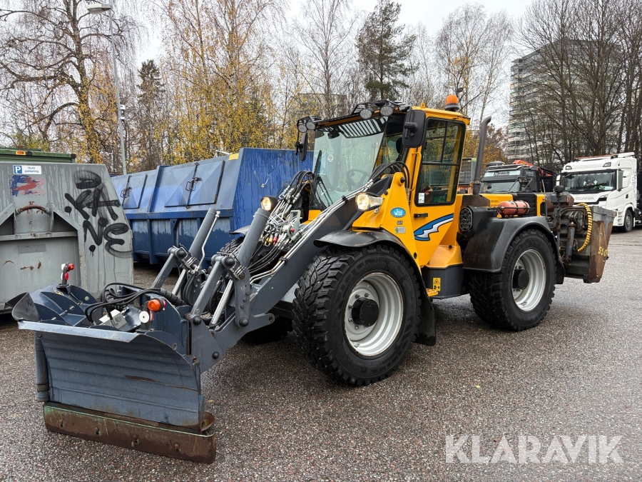 Hjullastare Wille 665 med vikplog & sandspridare