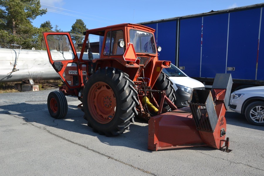 Traktor med snöslunga