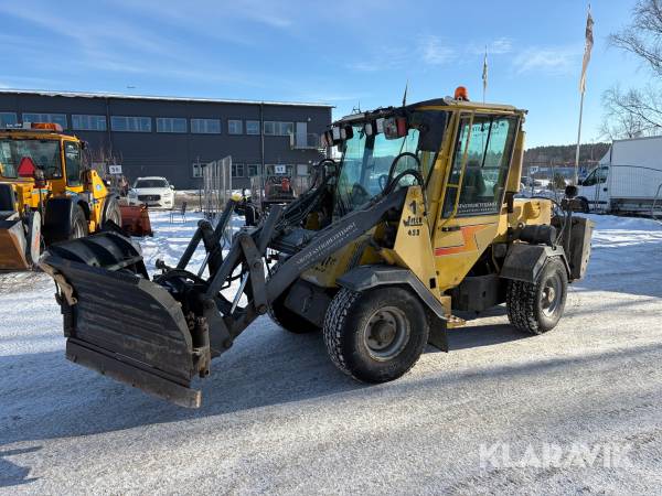 Redskapsbärare Wille 455 med vikplog & sandspridare