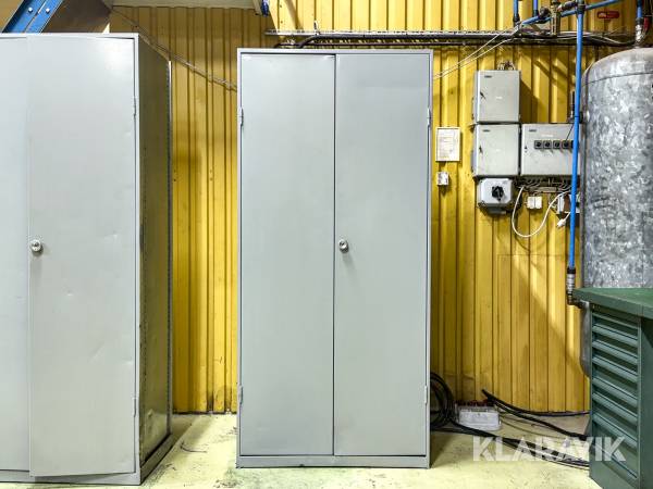 Helsvetsat verkstadsskåp i stål, 6 flyttbara hyllplan Hölöverken AB