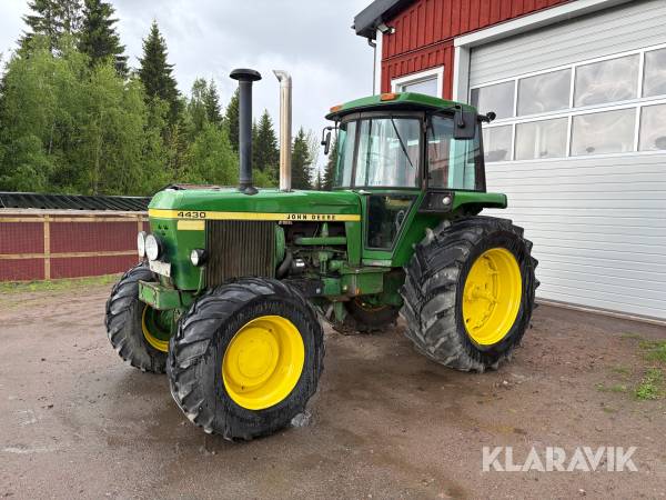 Traktor John Deere 4430